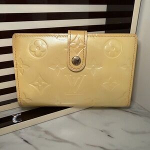Louis Vuitton Cream Butter Yellow Monogram Vernis Kisslock Wallet